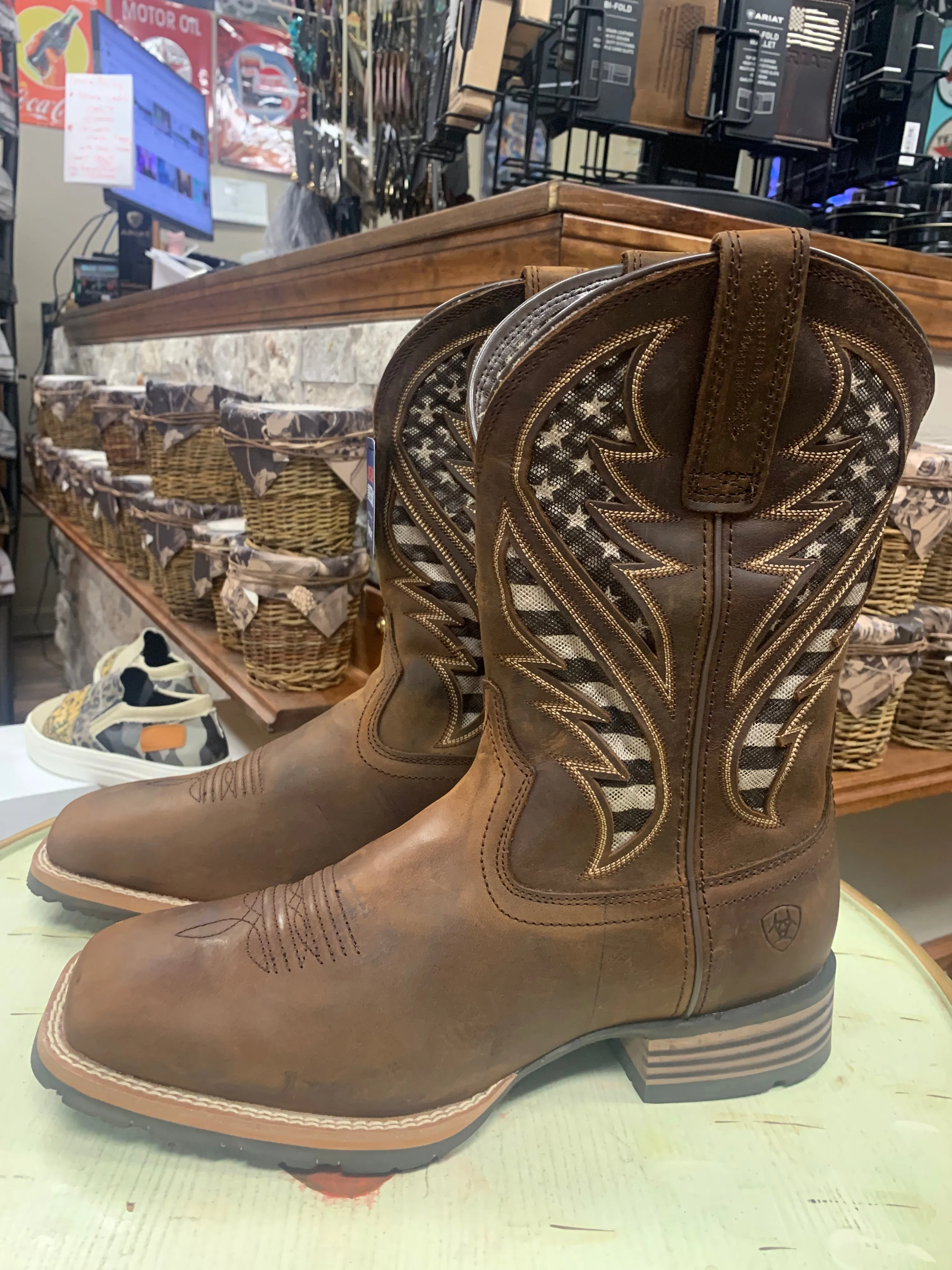 ARIAT MEN'S HYBRID VENTTEK WESTERN BOOTS - BROAD SQUARE TOE
