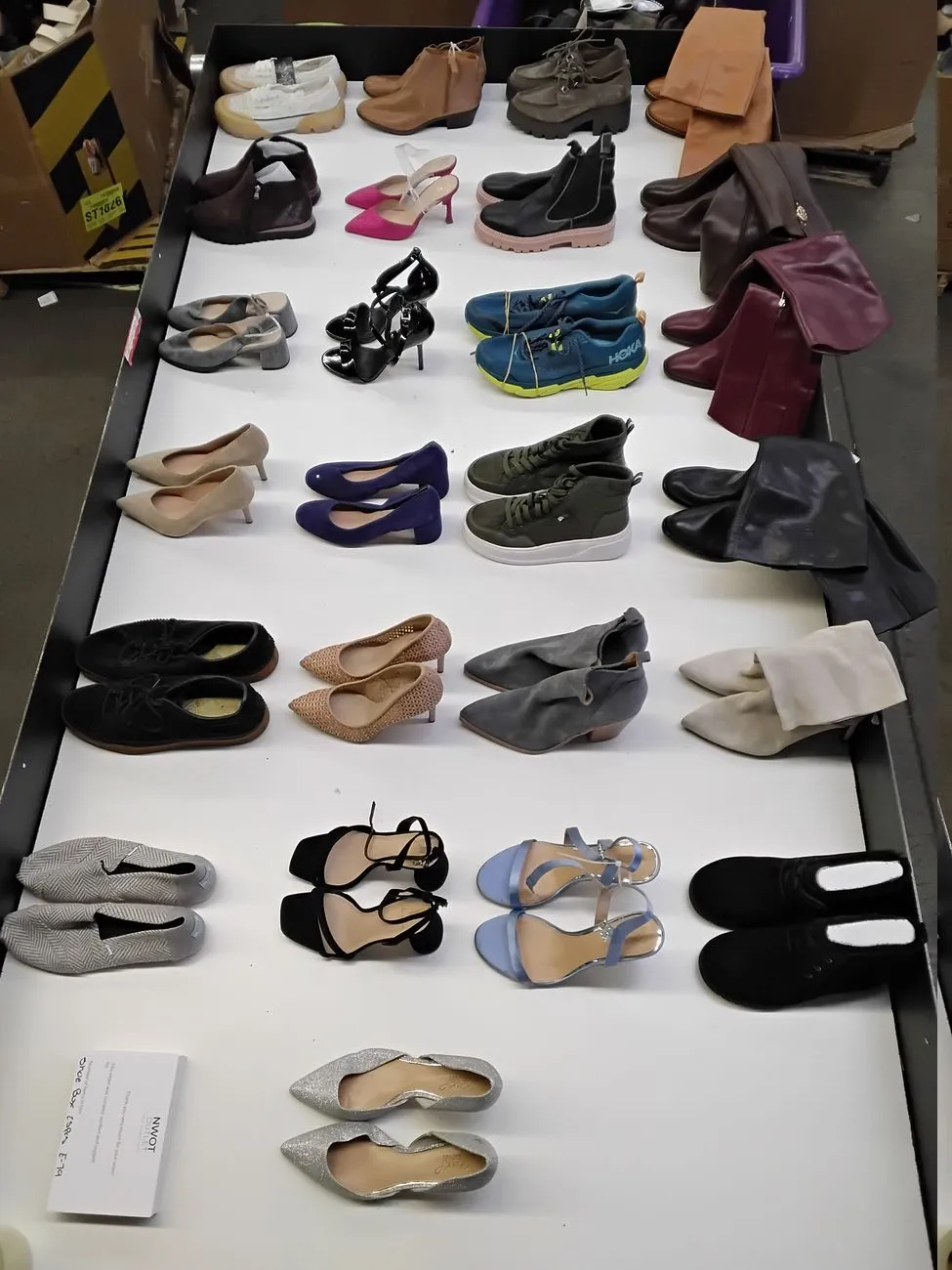 Luxury Fashion Retailer | Premium Shoes | Shelf Pulls & Returns | 25 Pieces | Small Box #E-79