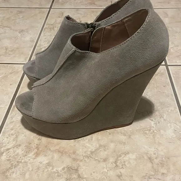 Steve Madden Whisttle Wedge